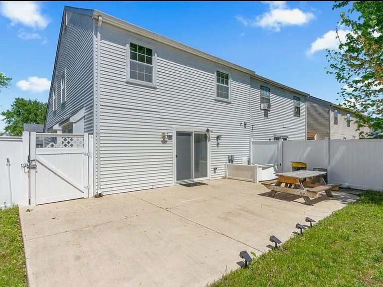 64 Hampton Gate Dr — Photo 16