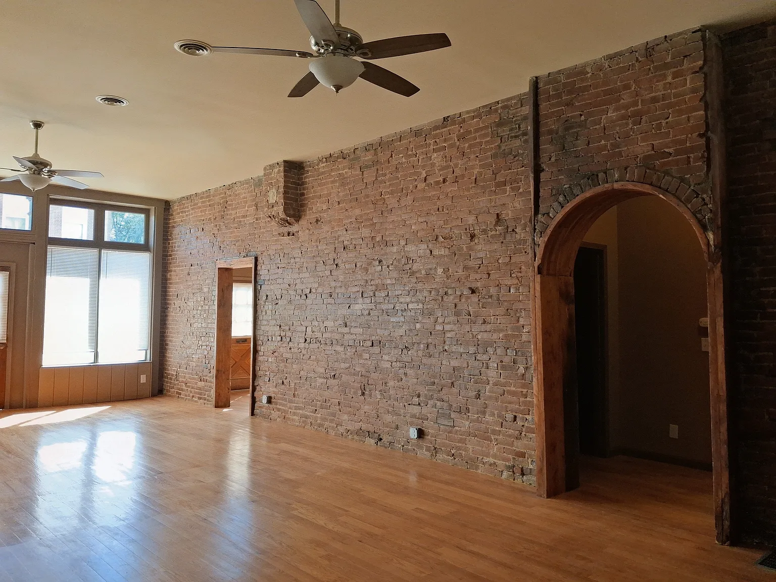 1 bed, 1200 sqft, $1,090 — Photo 3