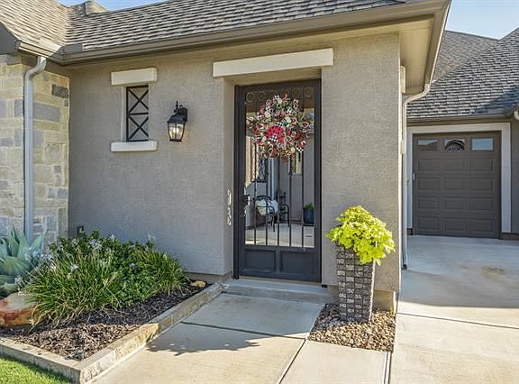 3rd image of 9501 Claridge Dr