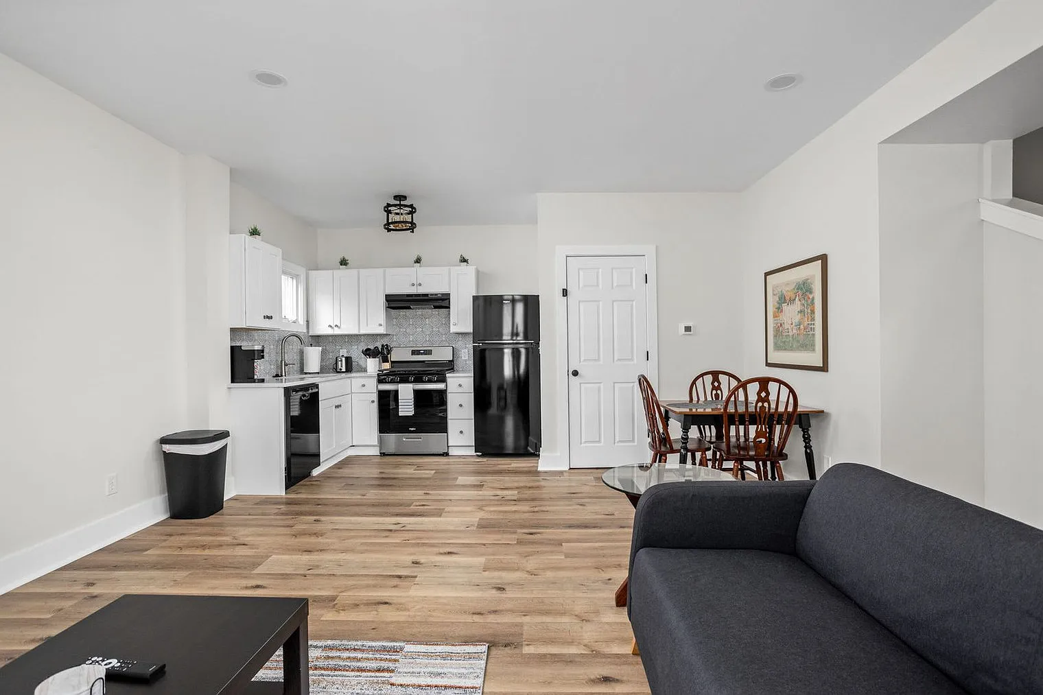 2 bed, 1.0 bath, $2,647 — Photo 2