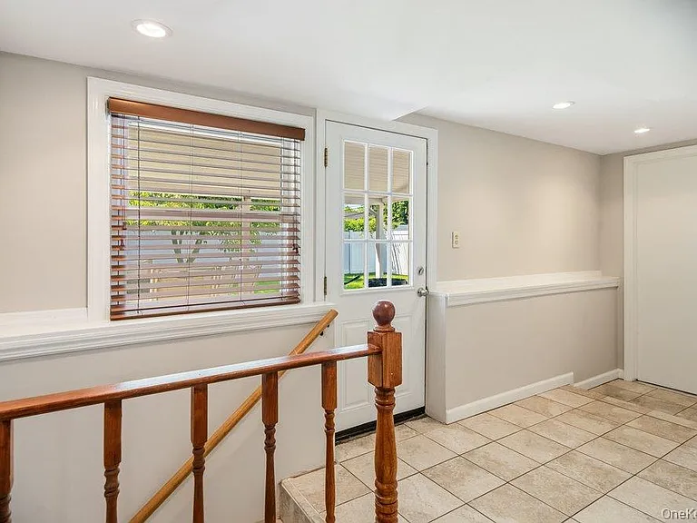 8 Radnor Ct — Photo 22