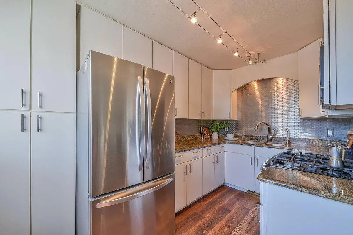 Building Photo - 500 Glenwood Cir #220