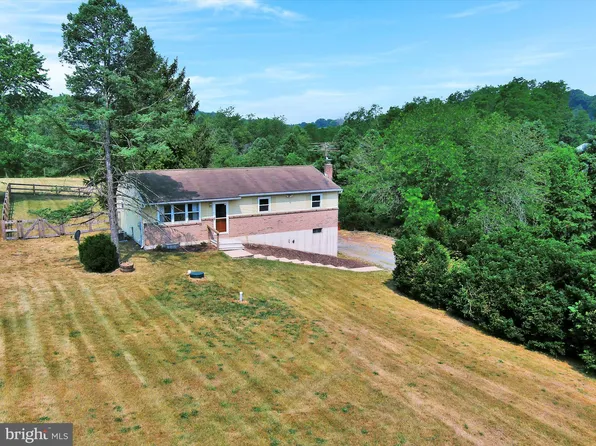 20 North Rd, Robesonia, PA 19551
