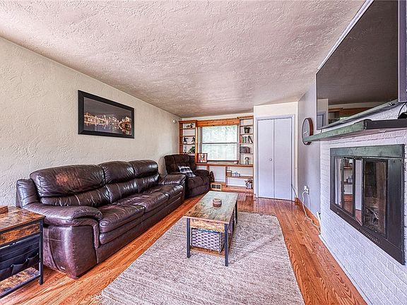 3rd image of 6928 Hilldale Dr