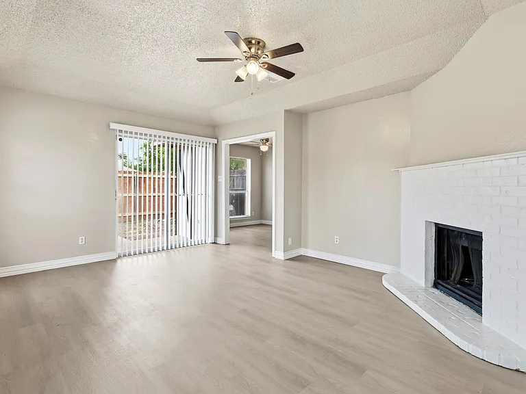 2528 Lido Ln — Photo 6