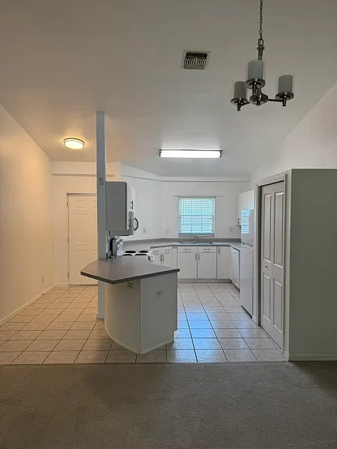 2 bed, 1050 sqft, $1,600 — Photo 3