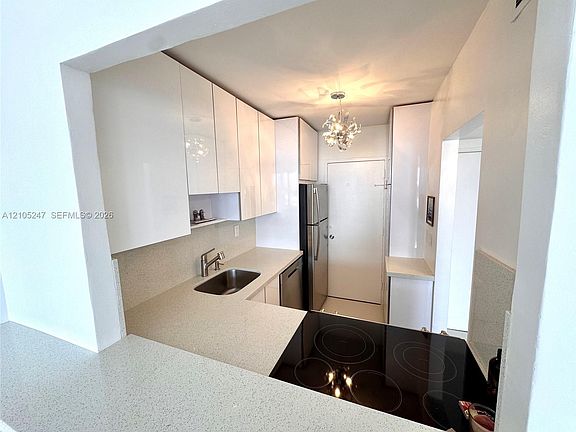 4th image of 2899 Collins Ave APT 904