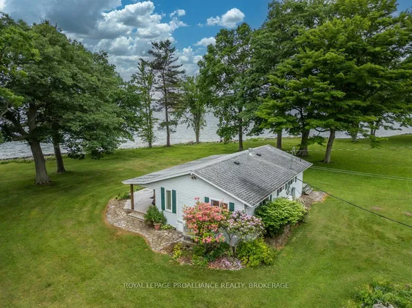 27 Berry Ln, Frontenac Islands, ON K0H 2Y0