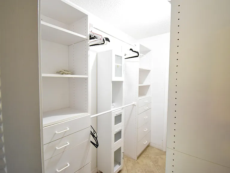 9426 Southampton Pl — Photo 16