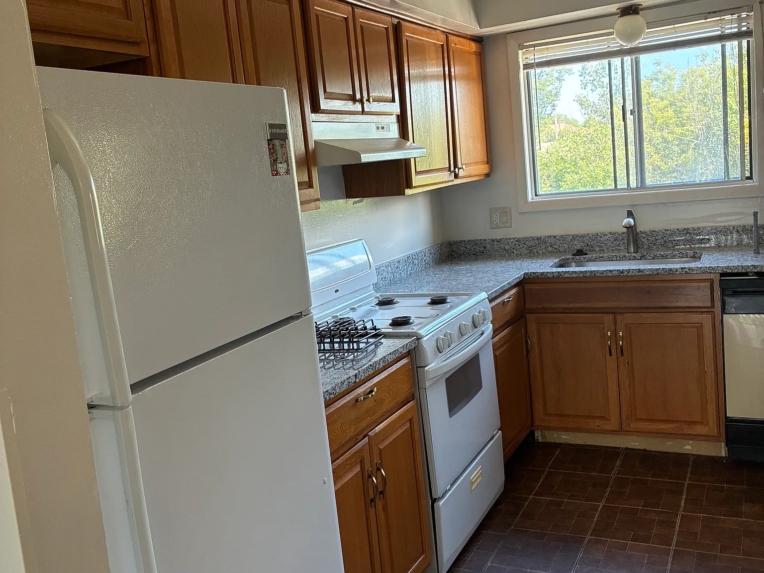 2 bed, 1000 sqft, $1,750 — Photo 1