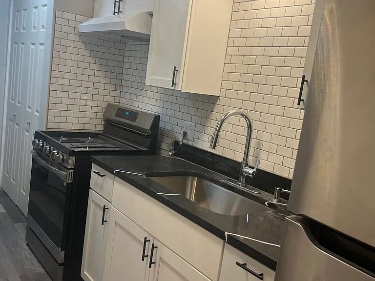 436 W Division St #2 — Photo 5