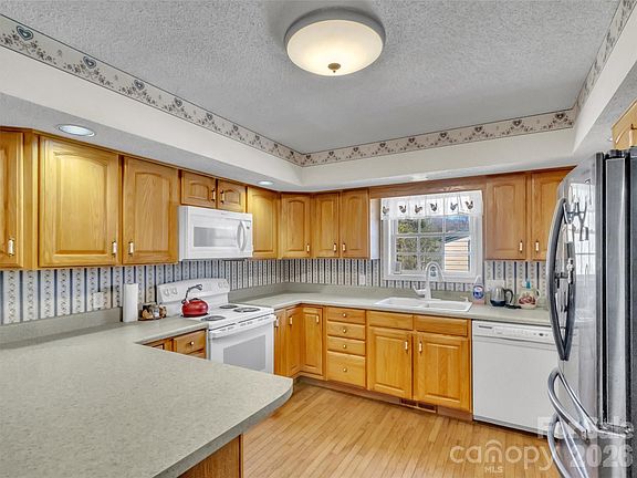 4th image of 39 Millard Cove Rd