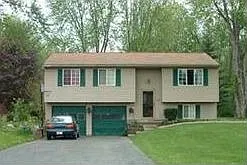 7854 Raglan Dr NE photo 1