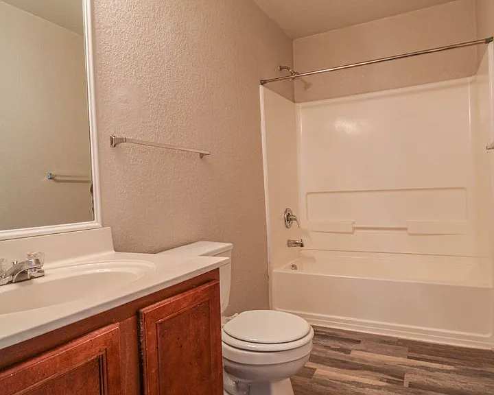 511 Mathis Mdw — Photo 17