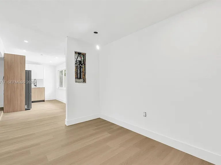 1611 NE 50th Ct #5 — Photo 13