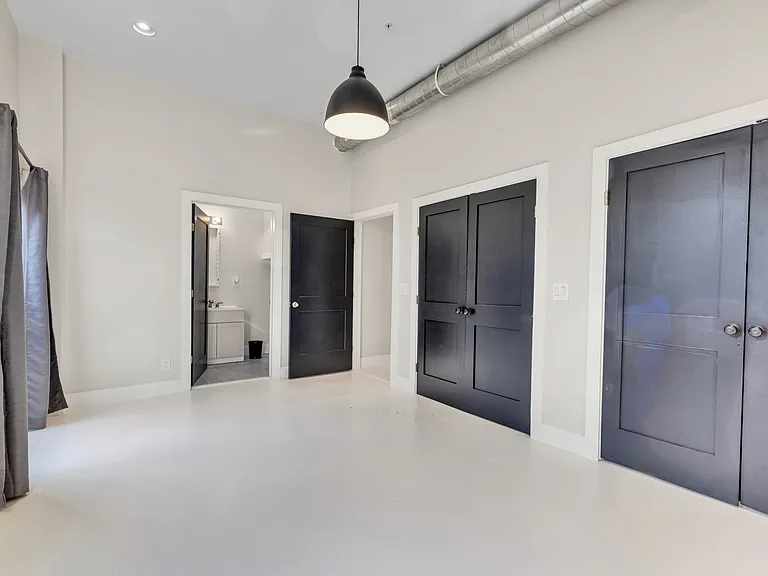 1319 W Fayette St — Photo 11