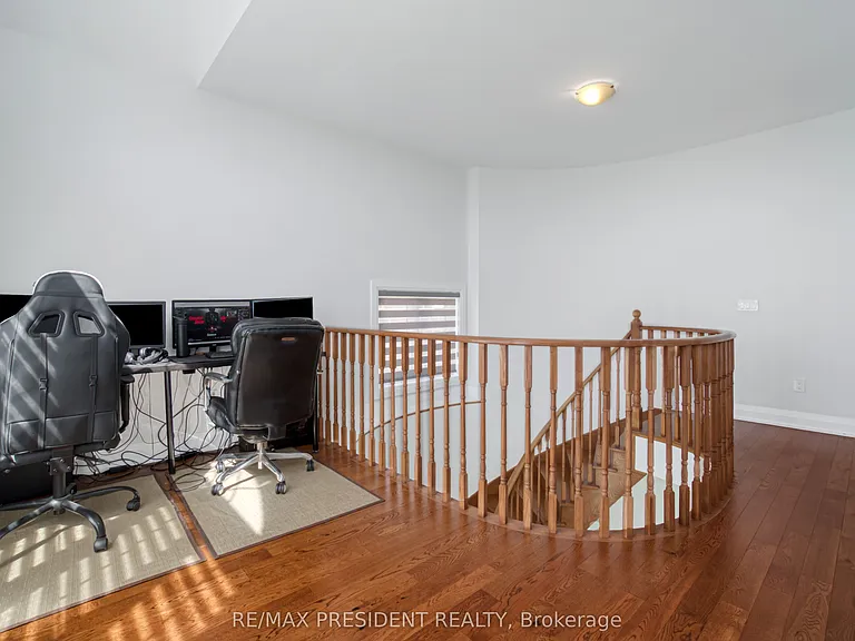 142 Prince Charles Cres — Photo 22