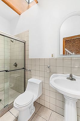 5th image of 578 Lincoln Pl #1