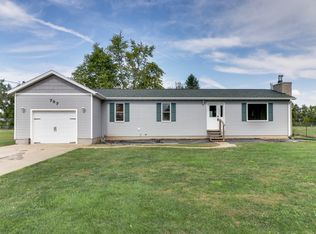 707 E 11th St, Delavan, IL 61734