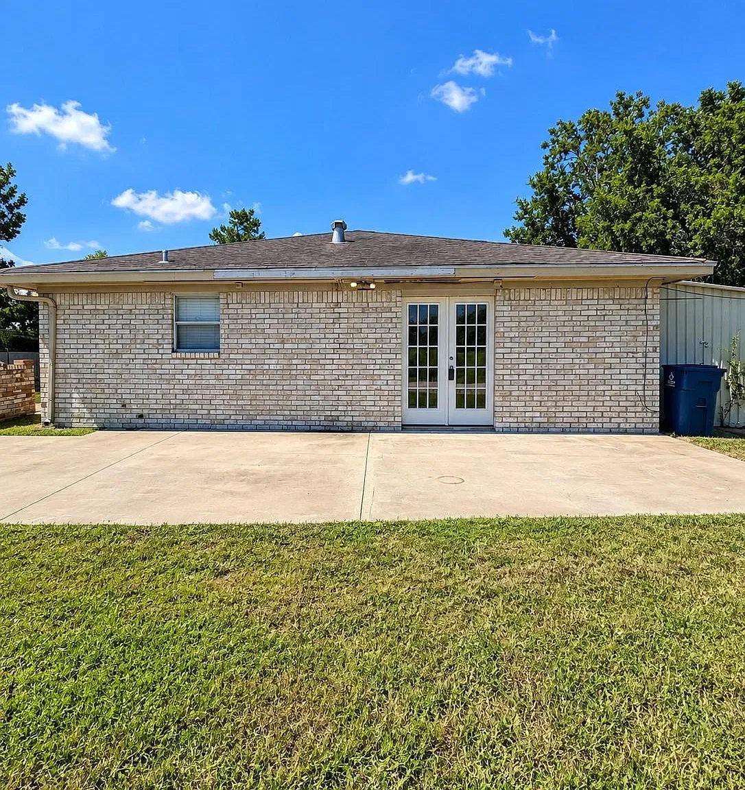 2 bed, 1.0 bath, 907 sqft, $1,400 — Photo 3