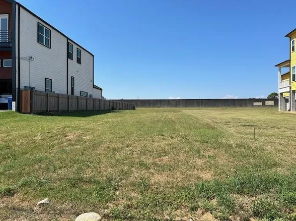 6904 Bellaire Dr, New Orleans, LA 70124