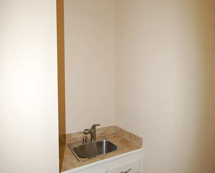 3025 Gemstone Cv — Photo 6