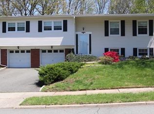 18 Peake Rd, Edison, NJ 08837