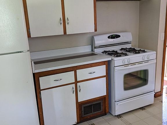 5th image of 750 Hubbard St NE