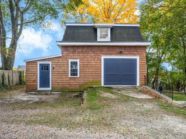 8 Pine St #4, Hyde Park, MA 02136