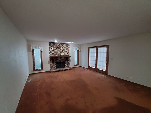 5th image of 33 Chantilly St