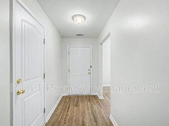 5th image of 20 Swallow Tail Cir