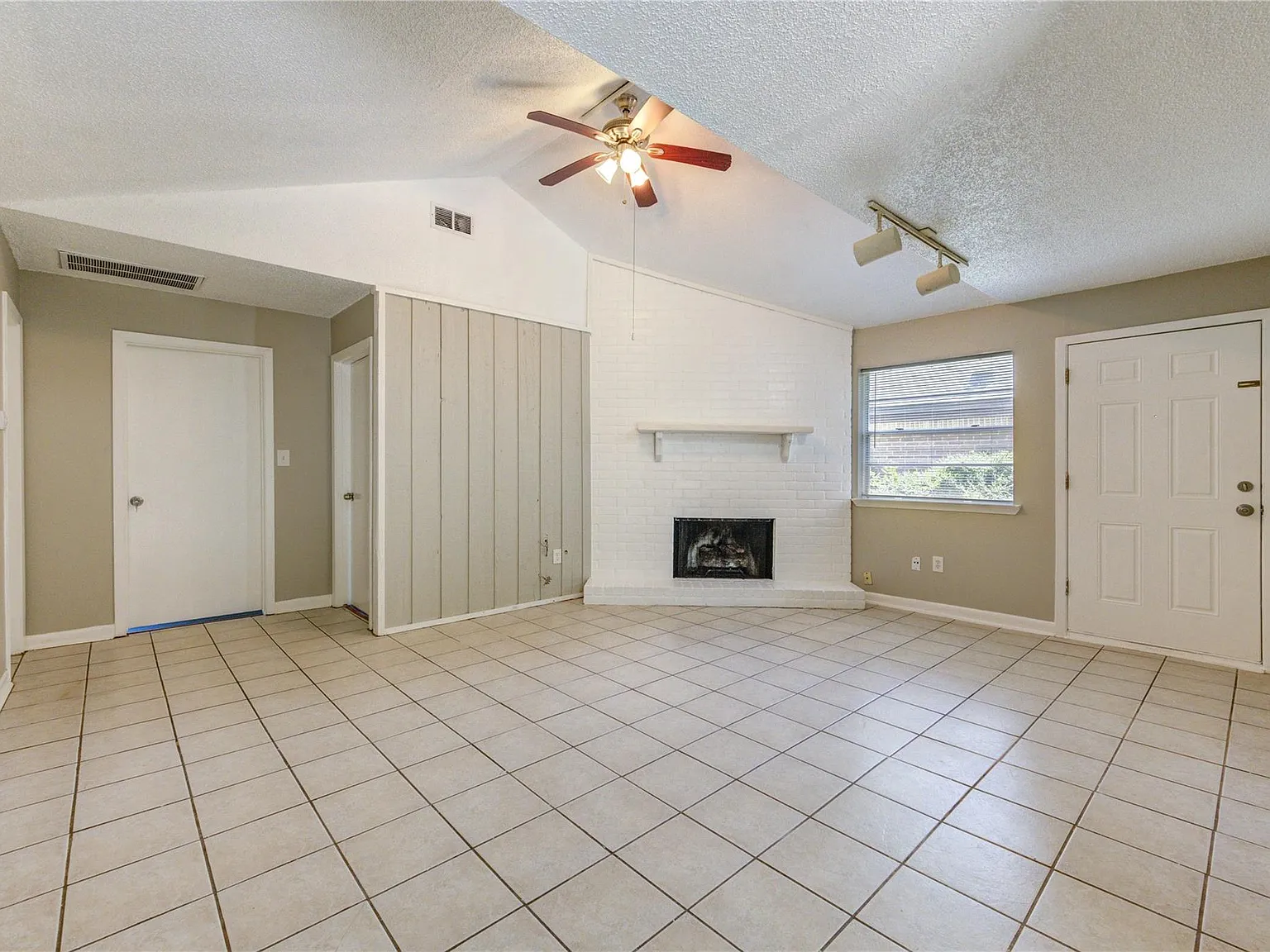 2 bed, 2.0 bath, 1108 sqft, $1,500 — Photo 2