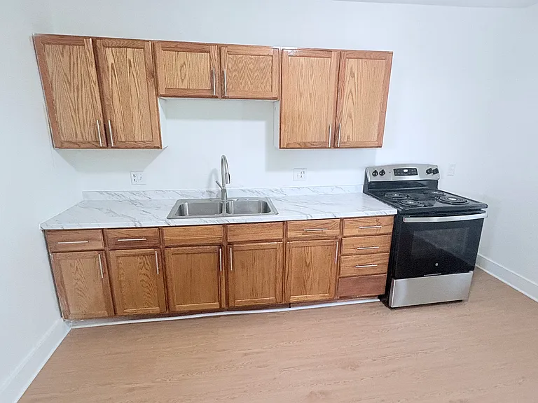82 Malden St #2R — Photo 10