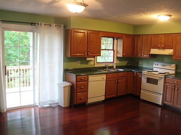 5th image of 716 Dicksonia Ct