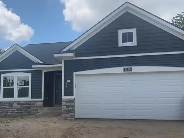 2290 Quarter Horse Dr NE, Cedar Springs, MI 49319