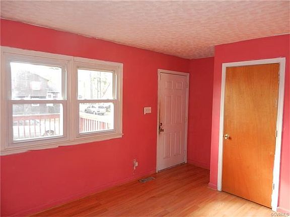 2nd image of 309 Pinoak Dr