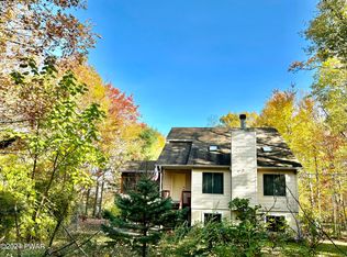 136 Stamford Rd, Dingmans Ferry, PA 18328