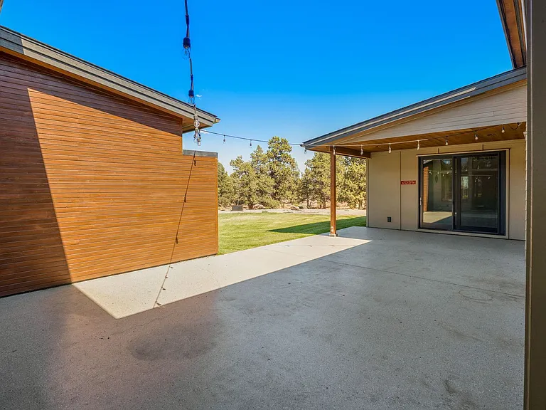 64144 Pioneer Loop — Photo 58