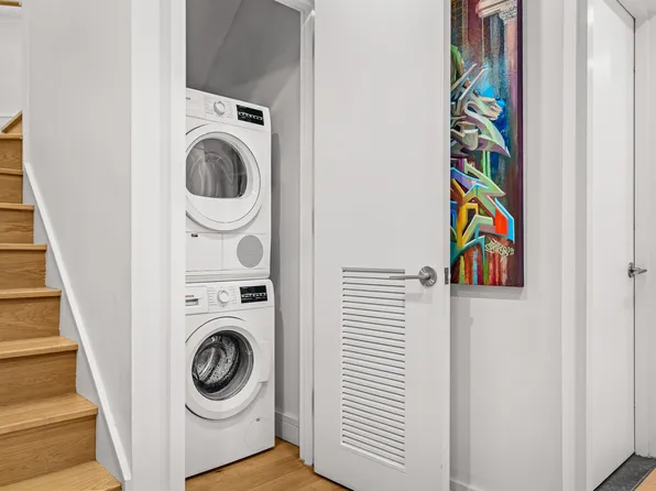 42-02 Crescent Street image 5 of 19