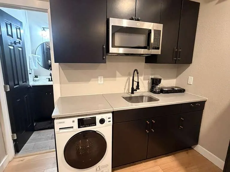 251 E Woodlawn Ave — Photo 19