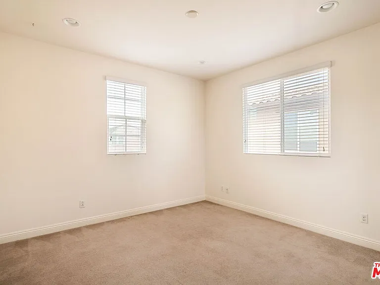 5929 Spelthorne Ln — Photo 36