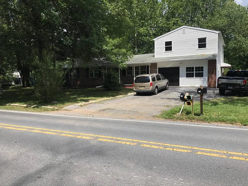 589B Shelbourne Rd