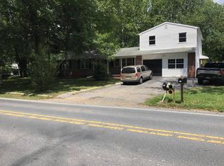589B Shelbourne Rd, Reading, PA 19606