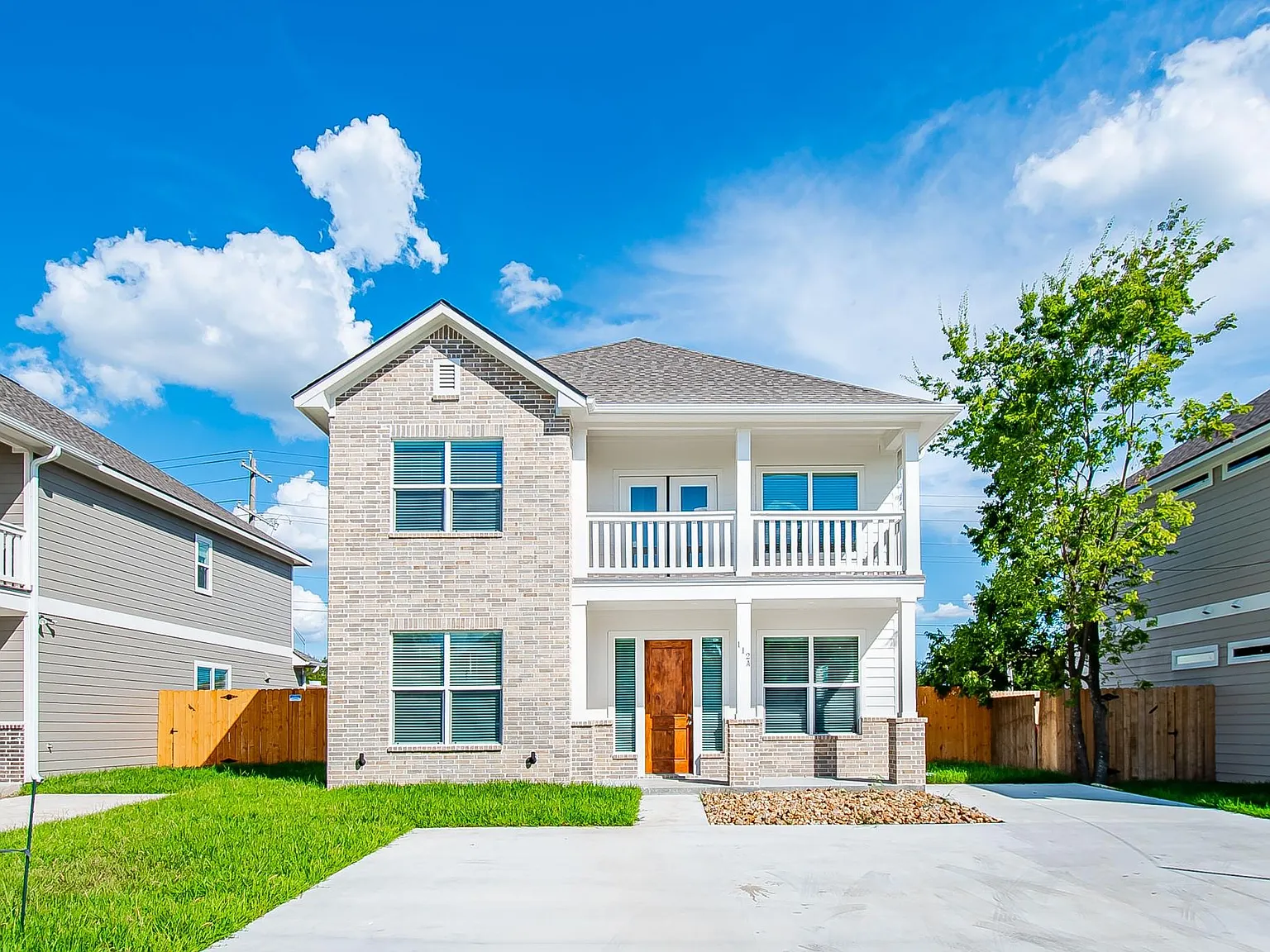 5 bed, 5.5 bath, 2421 sqft, $4,500 — Photo 1