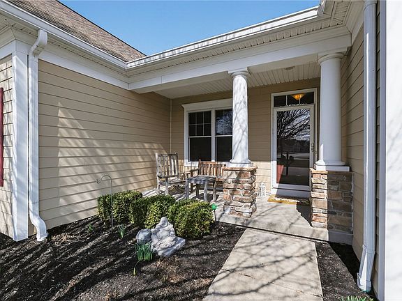 3rd image of 271 Bretlyn Cir