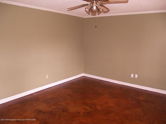 3rd image of 352 Sandalwood Dr