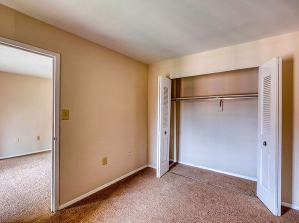 Oakton Park Apartments | 3347 Willow Crescent Dr, Fairfax, VA