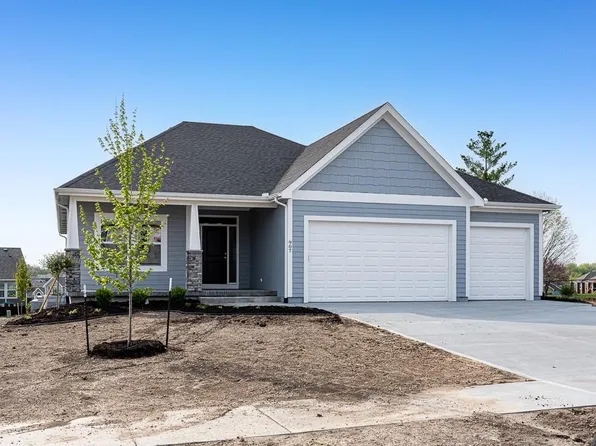 925 N Willow Ct, Tonganoxie, KS 66086