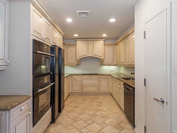 5th image of 100 Harbor View Dr #635