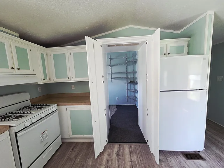 58 Powerline Pl — Photo 4